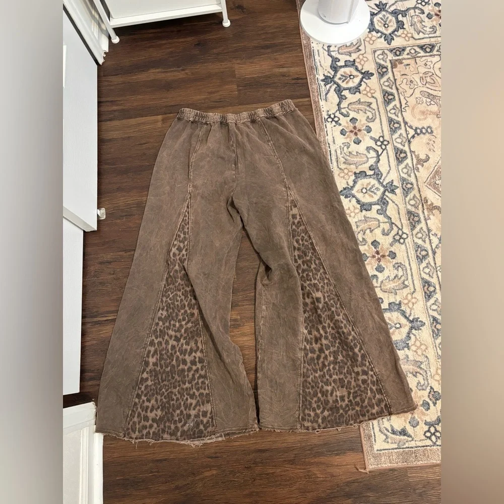 Mineral Wash Leopard Flare Pants - Picture 4 of 5